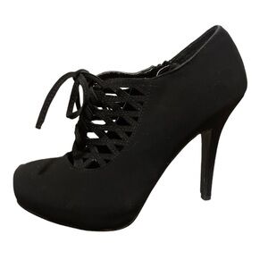 Madeline Girl Maryjane Black Pumps Heels Size 8.5M